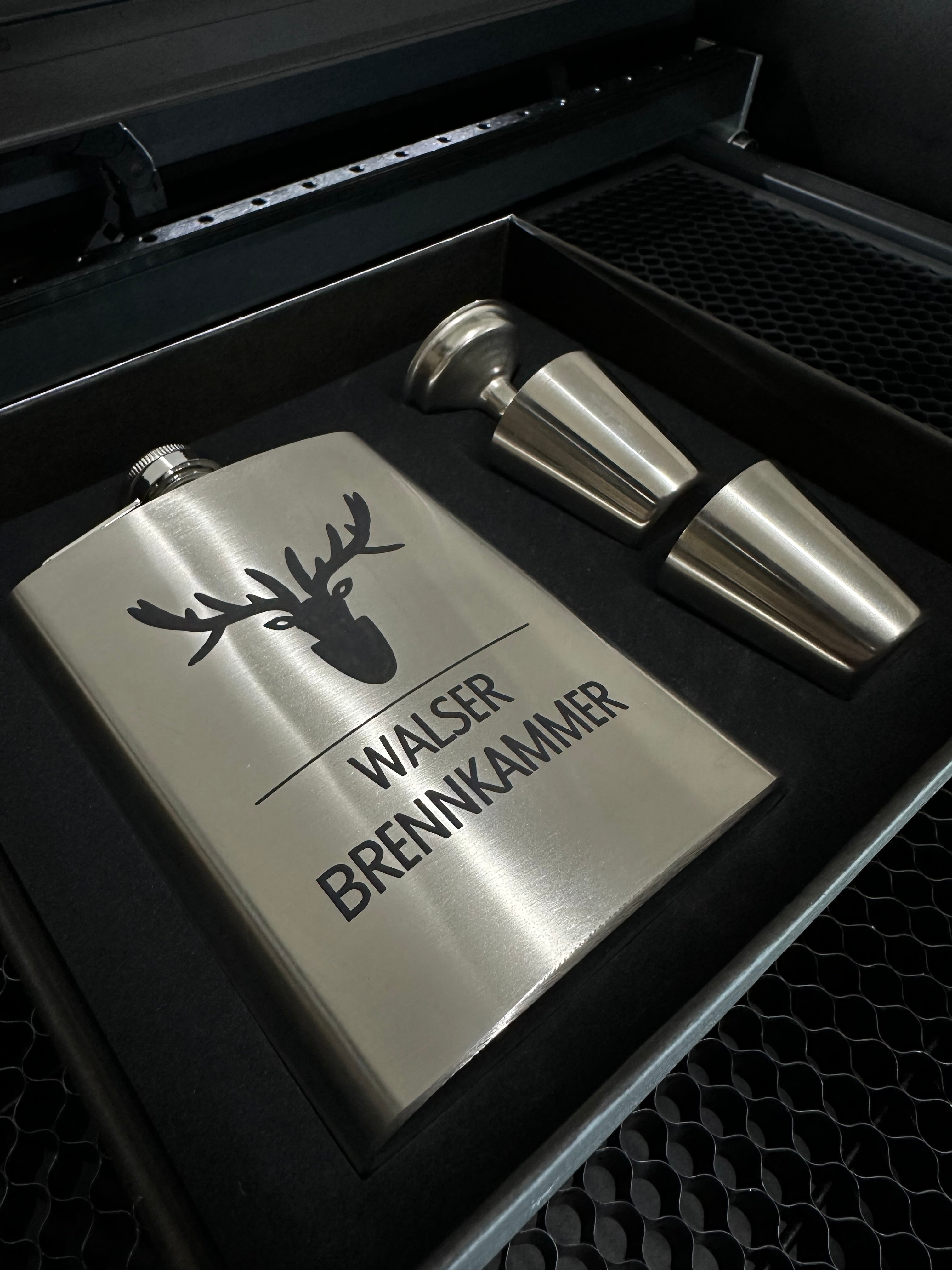 Diverse gelaserte Artikel