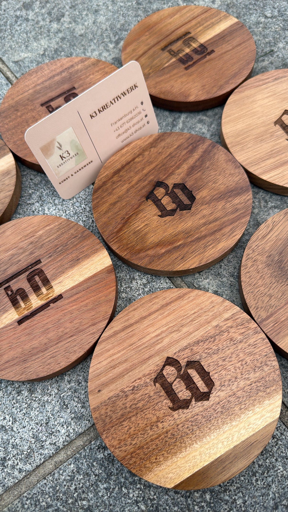 🪵 Untersetzer-Set (8er) Holz inkl. Bieröffner (personalisierbar)