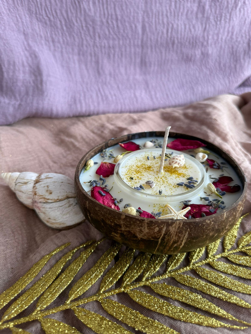 🥥🕯️ Handmade coconut candle – Natural coconut wax in a real coconut shell "Kamilla" (personalizable)
