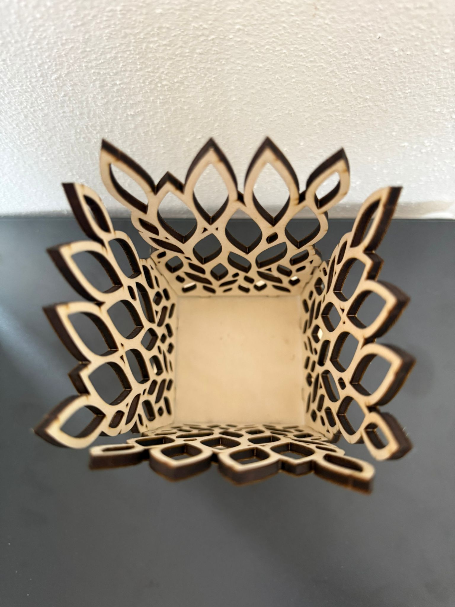 🕯️ Moderner Teelichthalter aus Holz – stilvolle Struktur