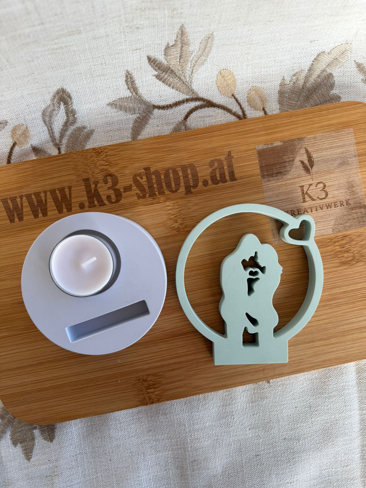 🤍 Herzmoment – Liebespaar in Erwartung mit Teelichthalter versch. Farben