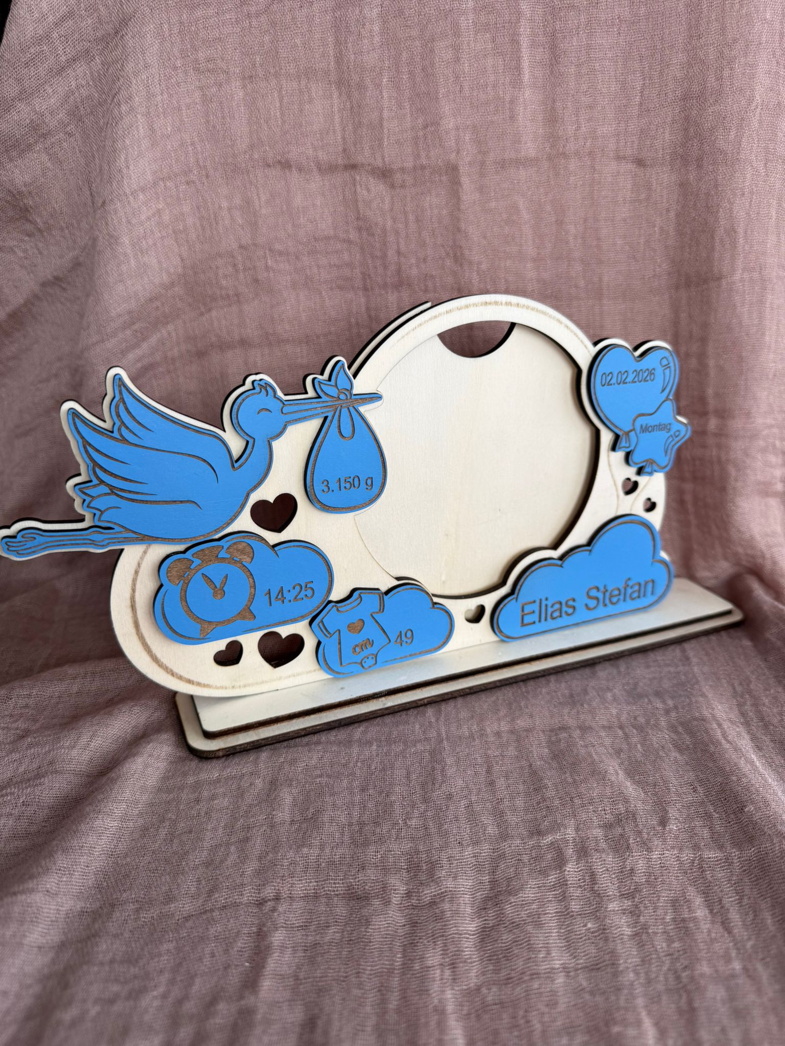 🕊️ Willkommenszauber Storch – Holzgeschenk zur Geburt (personalisierbar)