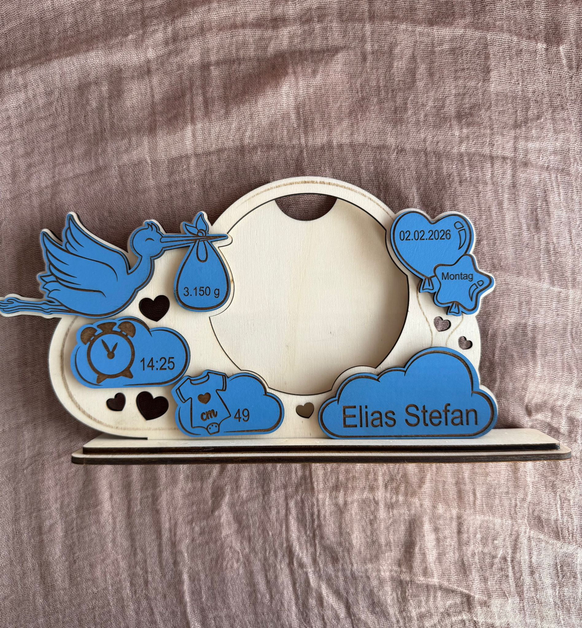 🕊️ Willkommenszauber Storch – Holzgeschenk zur Geburt (personalisierbar)