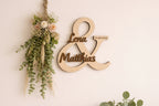 💍 Hochzeitsschild „&“ aus Holz – mit Namen & Gravur (personalisierbar)