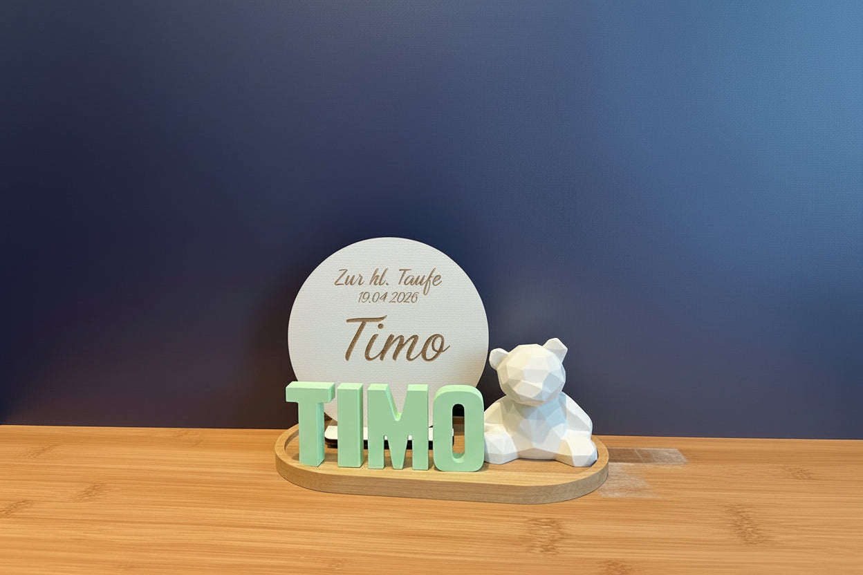 🧸 Geschenkset mit Bambus-Untersetzer, Name und Bär aus Gips und Holzschild inkl. Steher (personalisierbar)