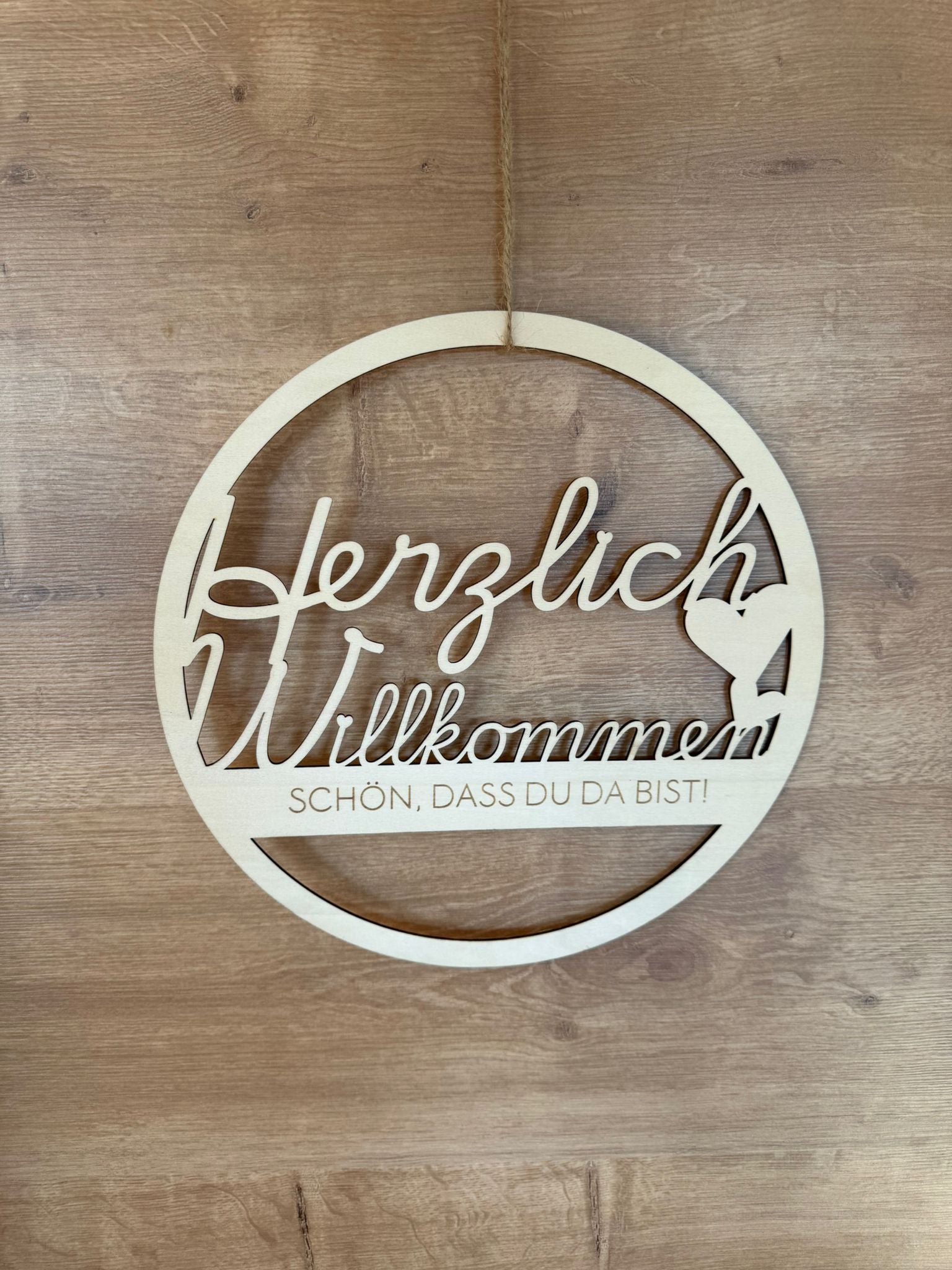 🚪✨ Türkranz aus Holz „Schön, dass du da bist!“ – liebevolle Willkommensdeko (personalisierbar)